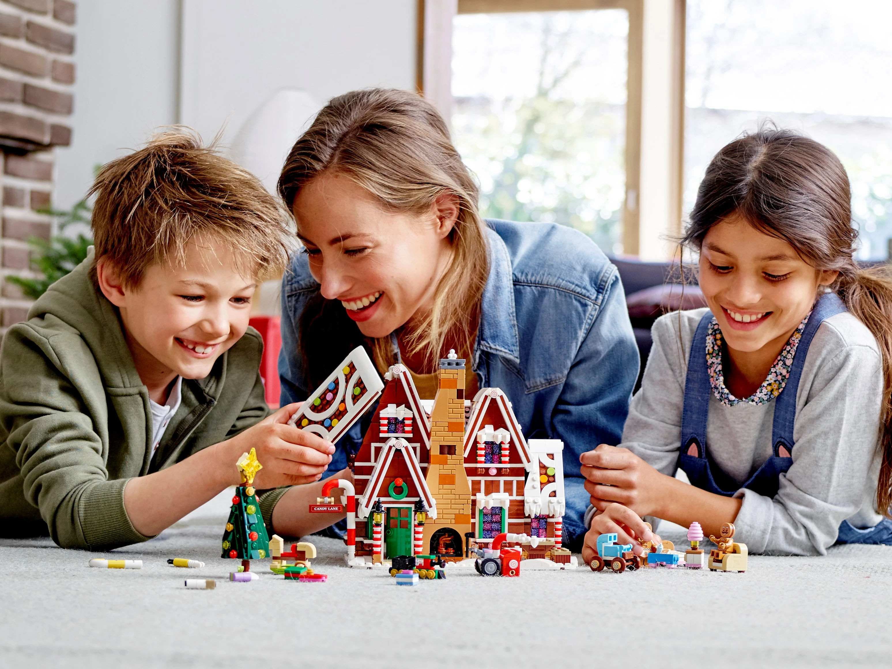 LEGO Gingerbread House 10267 Alt6