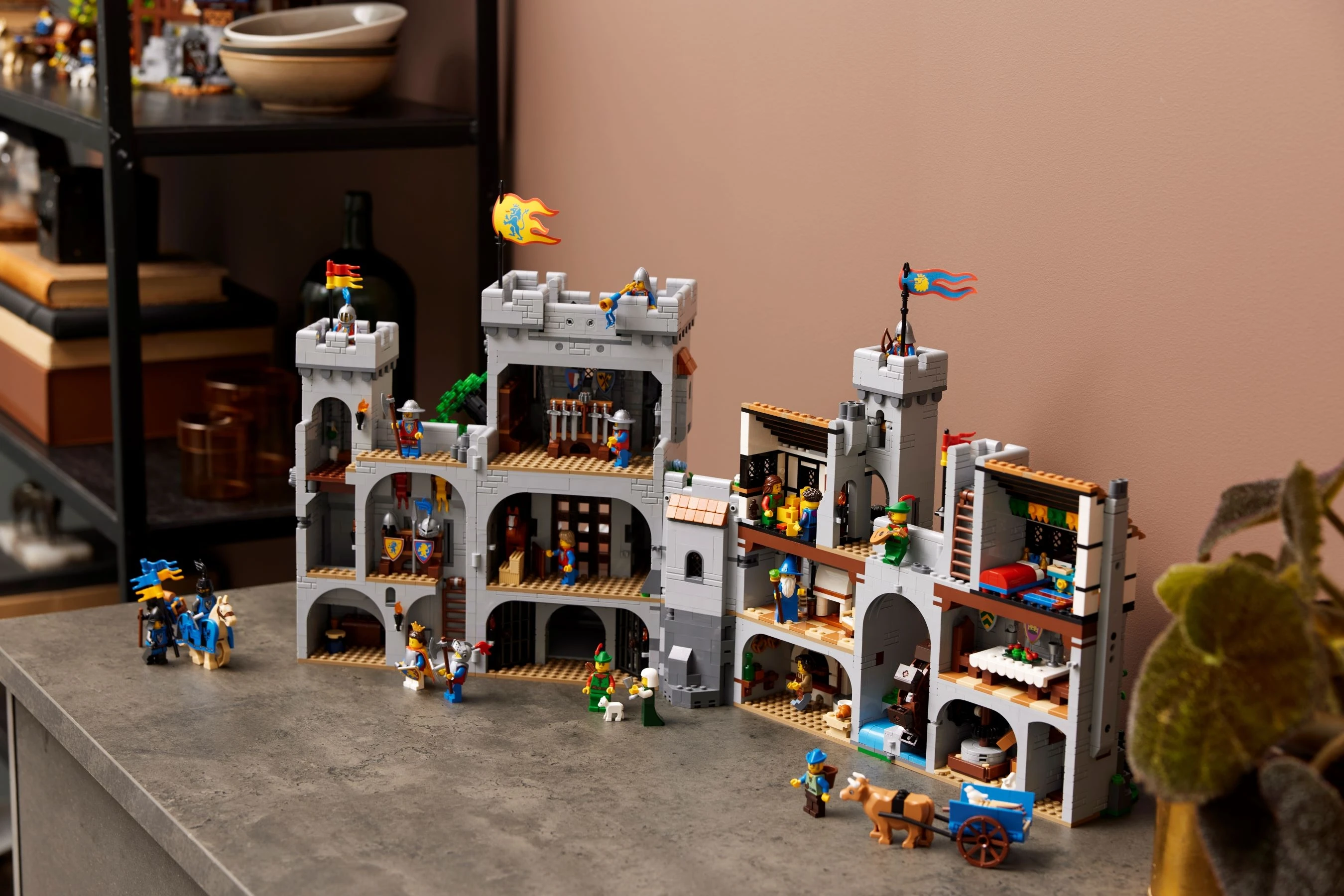 LEGO Lion Knights' Castle 10305 Alt6